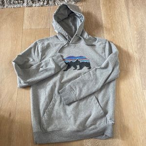 Patagonia Hoodie Men’s Medium Gray Sweatshirt Fitz Roy Bear Uprisal Hoody